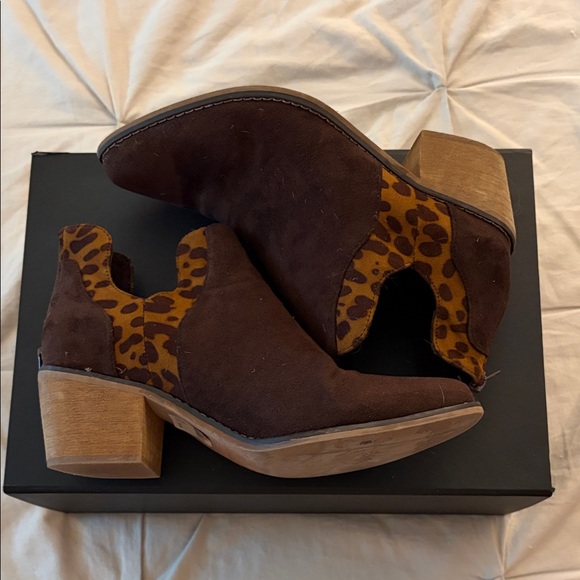 Pierre Dumas Brown Boots with Leopard Detail - Picture 4 of 5
